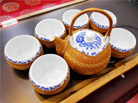 QT2715_a青花大肚瓷胎竹编茶具 2000 附盒.jpg