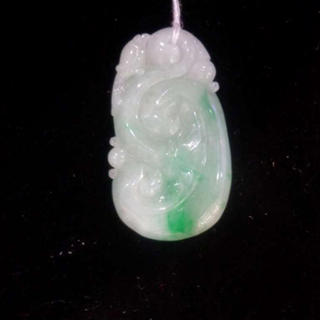 FC1774_a天然翡翠飘绿精雕“喜鹊报喜”挂件1600.jpg