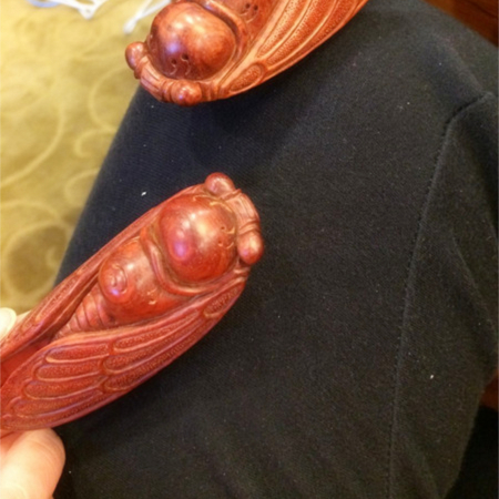 QT4031_c名家精雕鸡血红小叶紫檀一鸣惊人手把件 900.jpg