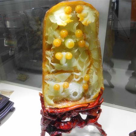 YQ1708_a天然双色岫玉精雕“金玉满堂”摆件 2300.jpg