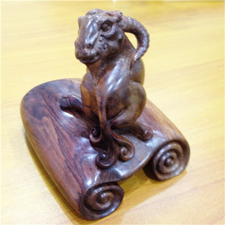 qt3747_1海南黄花梨名家精雕“开卷有益”小摆件 6000.jpg